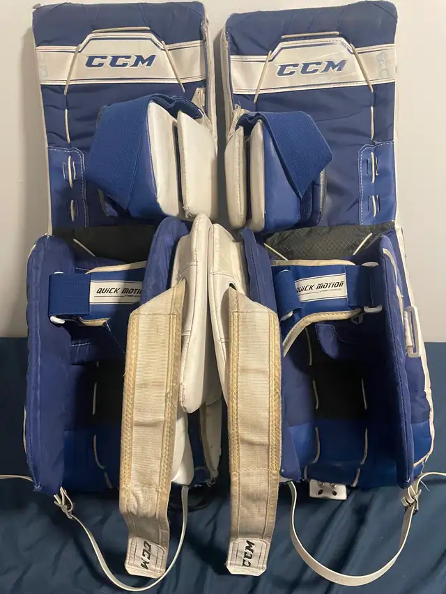 Pads de gardien de hockey sur glace ccm axis 1.9 in Hockey in City of Montréal - Image 5