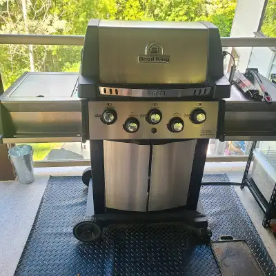 Broil King Natural Gas BBQ, View more