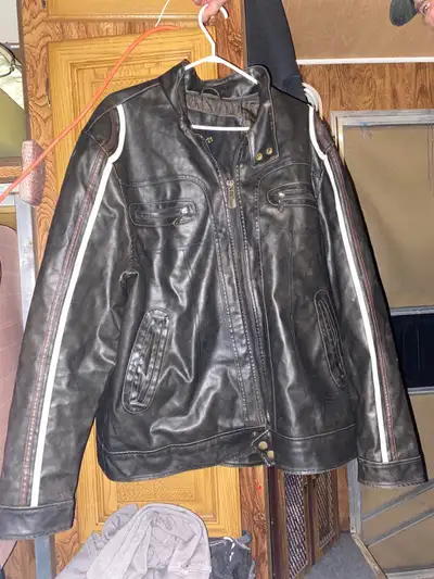 Excellent condition. Men’s XLG G21 vintage Leather jacket. Far brown. No rips in leather or lining....