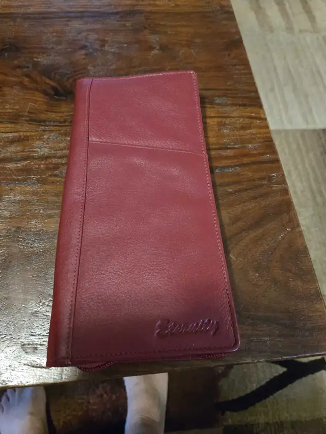 leather  travel wallet new rfid in Women's - Bags & Wallets in Barrie - Image 3