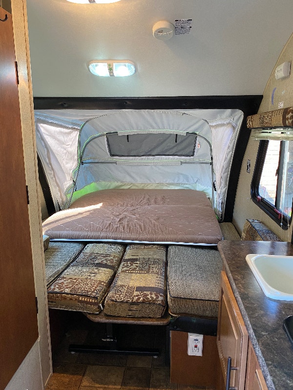 R pod camper 19’ with pop out tent and slideout kitchen Travel