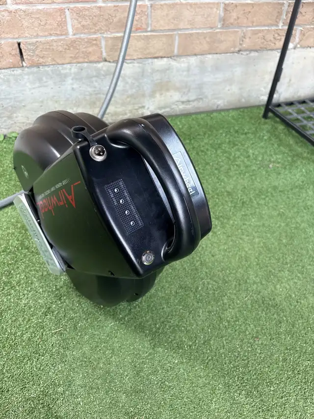 Airwheel. battery powered unicycle. Trade for scooter in Hobbies & Crafts in Barrie - Image 2