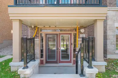 Backyard is on CreditView Road. 1 bedroom + 1 Dan 1 full washroom + 1 powder room Kitchen + Foyer op...