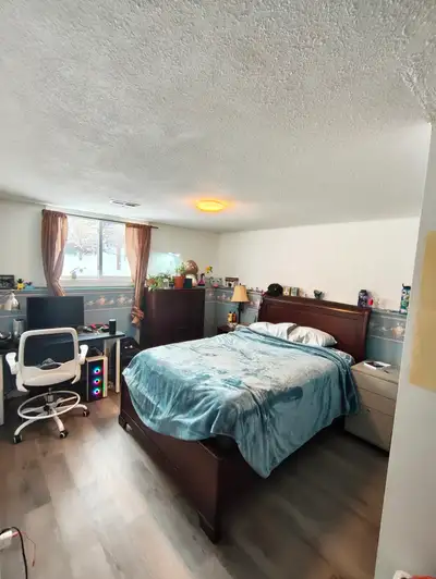 Corner room on the lower level of a split Bungalow. Bathroom shared with 1 other tenant, mini kitche...