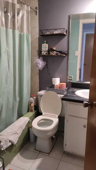 Je suis a la recherche d'une personne sérieuse qui voudrais louer ma chambre de libre je suis la loc...
