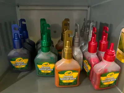 CRAYOLA 18 GLITTER GLUE 4 OZ BOTTLES 5 COLORS, View more