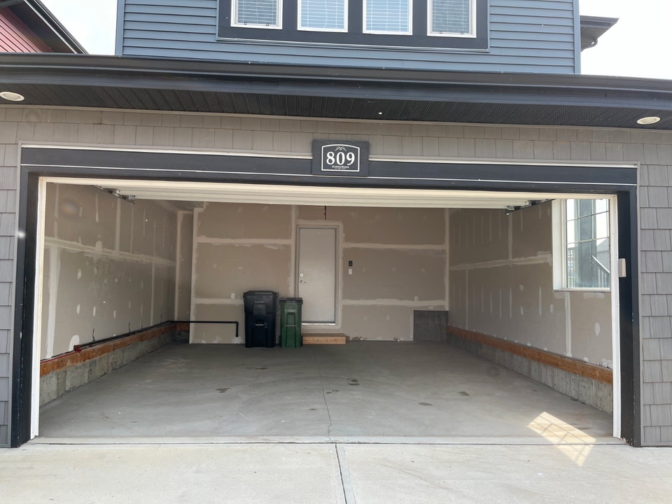 Rare Walkout Home 2