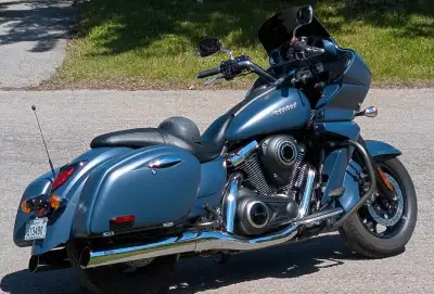 2024 Kawasaki Vaquero Sharkroad slip ons Garantie jusqu'en août 2027 7500 km Négo