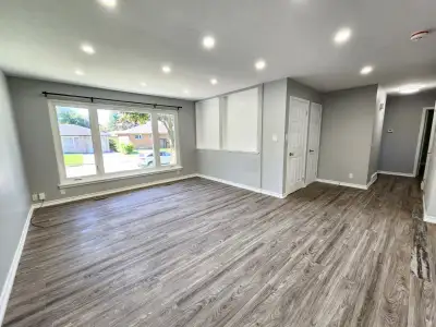 RANCH STYLE 3 Bdrm MAIN FLOOR! Avail. Sept 1st! Super Nice!!