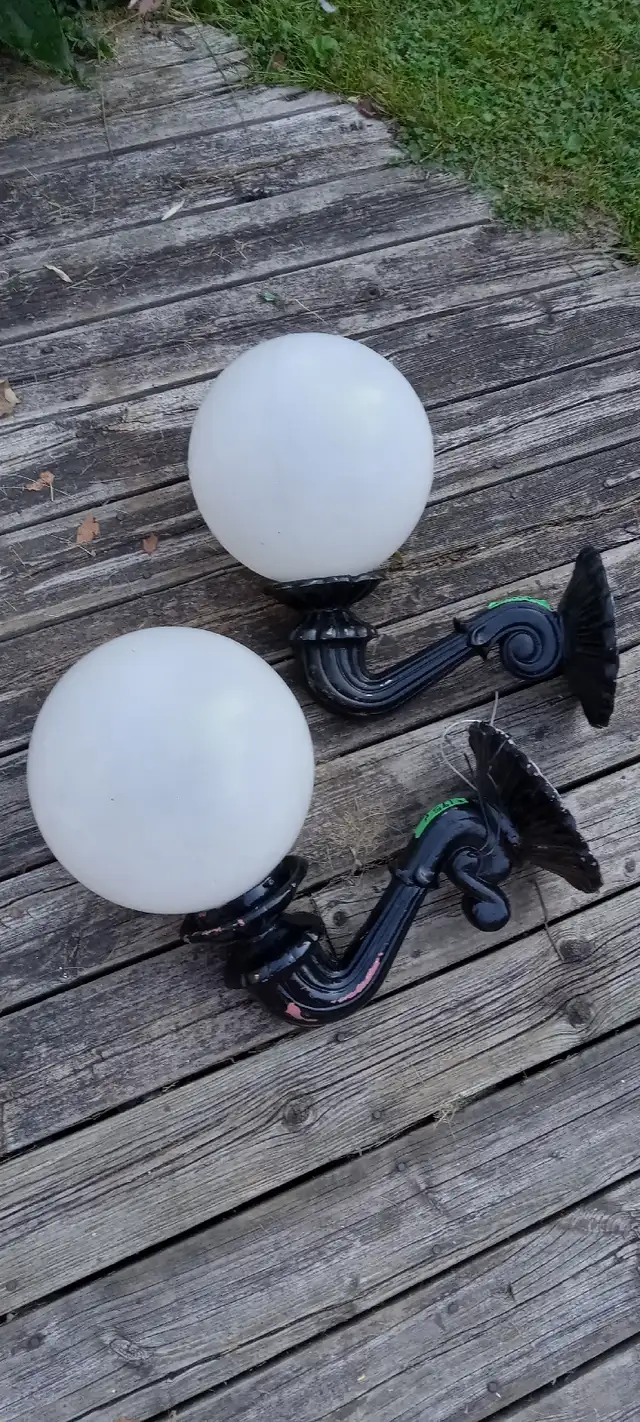 Pair of light wall sconces in Indoor Lighting & Fans in Brantford - Image 2