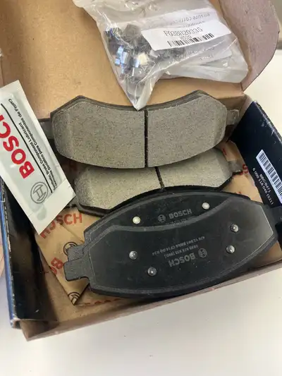 Bosch BP1084 QuietCast Premium Semi-Metallic Disc Brake Pad Set For Select Chrysler Aspen; Dodge Dak...