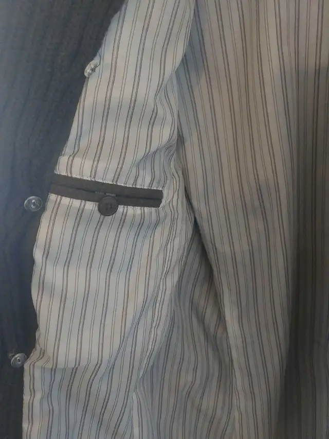 Bershka Blazer - Medium in Men's in City of Toronto - Image 6