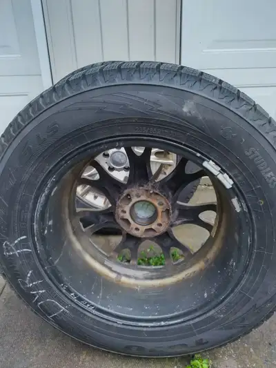 Set of 4 rims, these fit a 2007 Volvo XC90, likely other years as well. These were my winter rims wh...