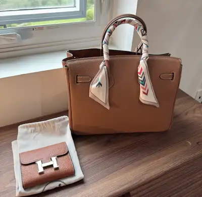 Classic Brown Leather 35 cm Tote, View more