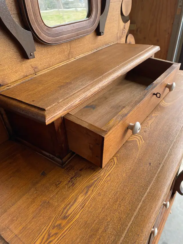 Antique buffet with square nails63006661518211122