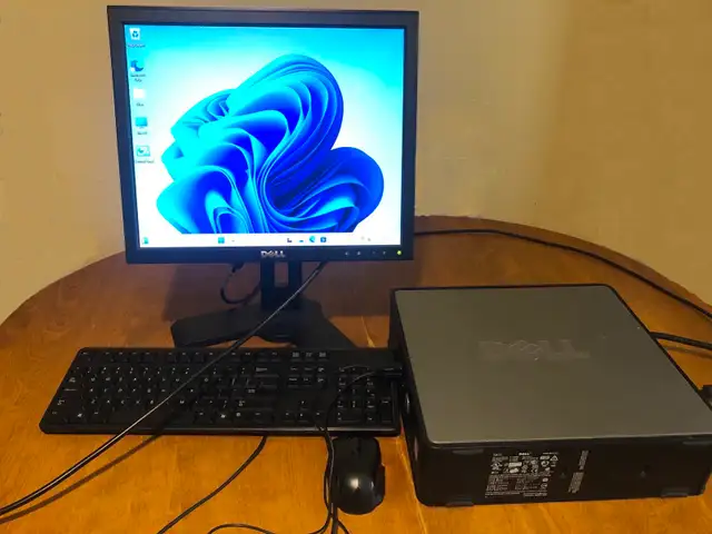 Bundle Dell OptiPlex 780, Monitor, Keyboard and Mouse in Desktop Computers in City of Toronto - Image 2