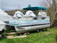 20 ft Pontoon Boat - 1995 Grumman River Venture