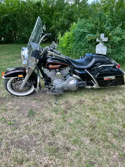 1993 Electraglide Fresh Safety runs nice. Brand new lepara seat and custom back strut/rack. Nice evo...
