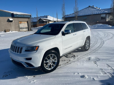 2015 Jeep Grand Cherokee Summit Ecodiesel. New engine & warranty