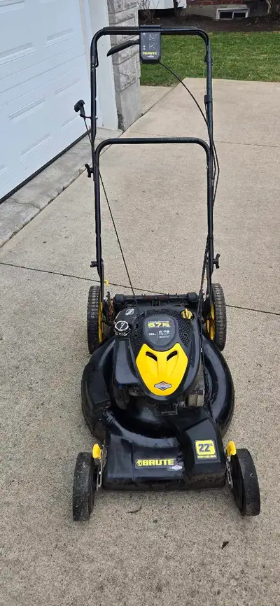 Self-propelled lawnmower Working, No bag. Brute 22" lawn mower, equipped with a reliable Briggs & St...