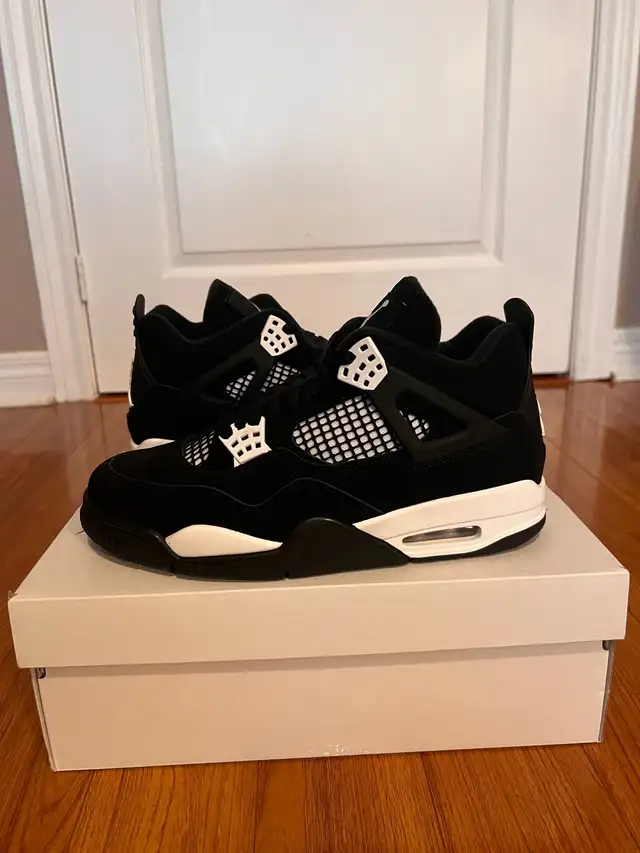 Jordan 4 white thunder in Men's Shoes in Mississauga / Peel Region - Image 3