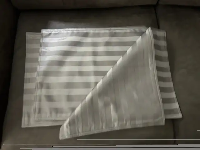 Fabric Placemats and Napkins in Kitchen & Dining Wares in Calgary - Image 4