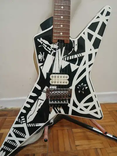 EVH Striped Star + extras, View more