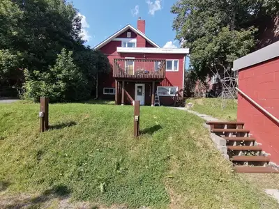 Unfurnished rooms available immediately. Located in downtown Sudbury, just across the street from th...