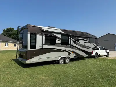 Immaculate condition Stored inside Full body paint Washer/dryer hook up Full body slide New tires in...
