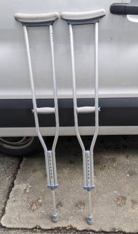 2 Crutches Aluminum adjustable 5ft10 min to 6ft6 max