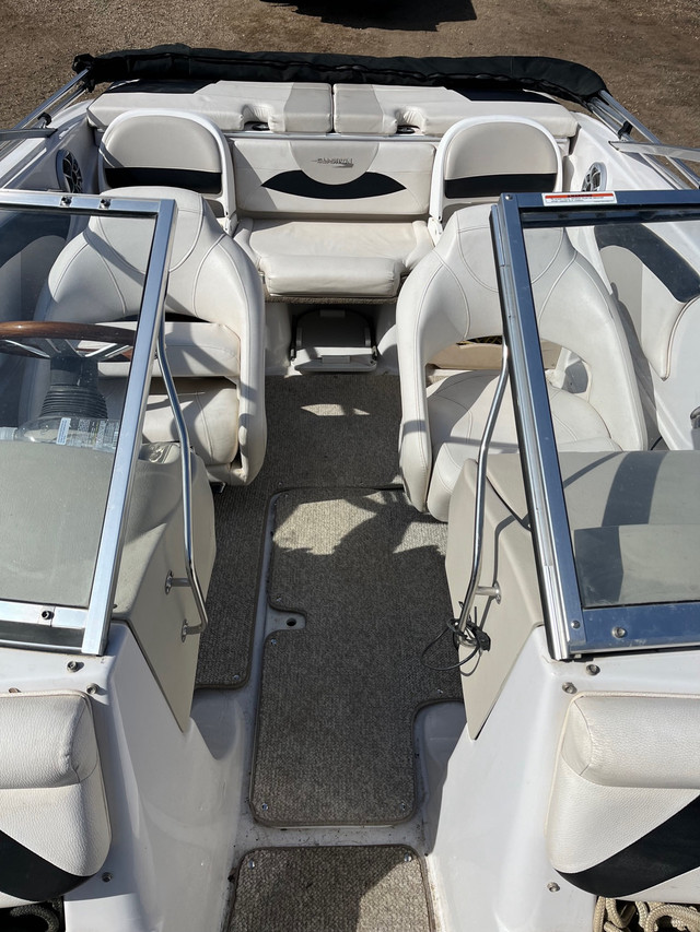 2011 glastron GT 185 S/F in Powerboats & Motorboats in Saskatoon - Image 4