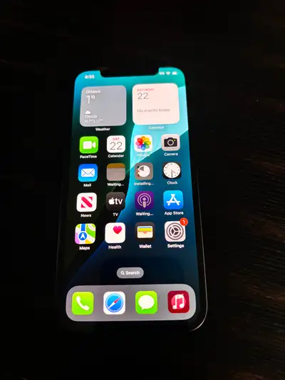 Oui cest disponible - IPhone 12 avec 64GB . Midnight blue, Batterie 86%. Toute originale, pas de boi...