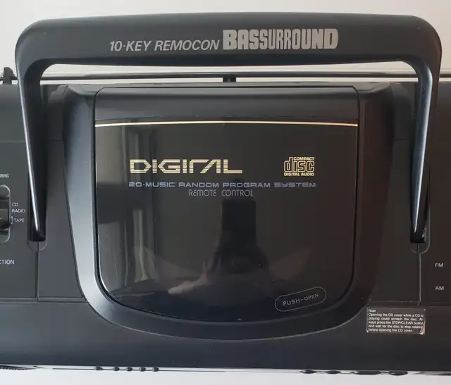 Sanyo MCD-Z30 Portable Stereo Boombox CD Cassette in Stereo Systems & Home Theatre in Mississauga / Peel Region - Image 8