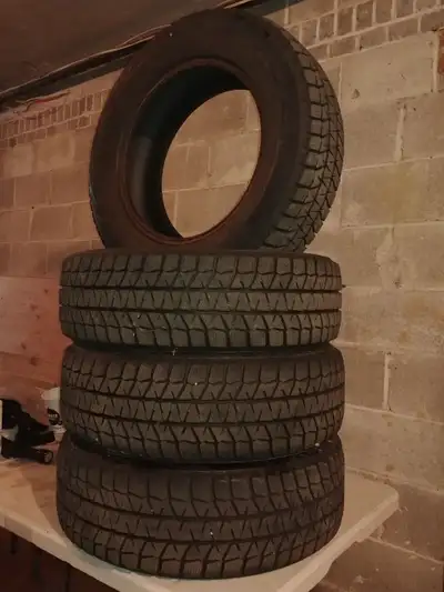 4 Pneus d'hiver Bridgestone Blizzak WS80 195/65R15. Trés bon état. Semelle restante 9/32nds (8mm) 4...