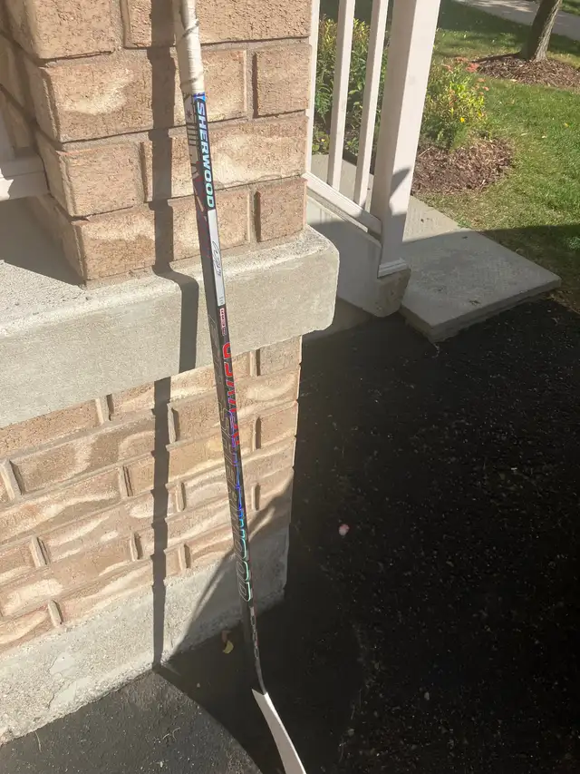 Sherwood Legend Pro Junior Stick in Hockey in Markham / York Region - Image 2