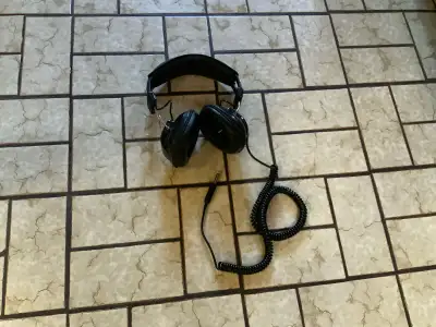 WORKING WELL SONY HEADPHONES, HARDLY USED SEE MY OTHER LISTINGS