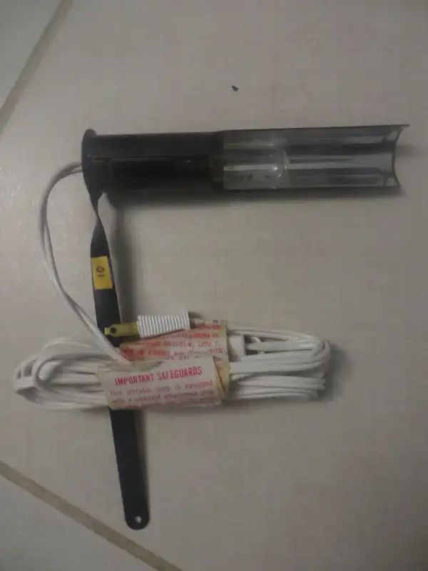 NEW Lamp over the picture, $10, 25W in Home Décor & Accents in Ottawa - Image 2