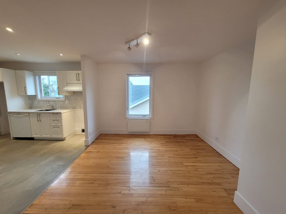 APPARTEMENT RÉNOVÉ ET LUMINEUX À DEUX PAS DU MÉTRO CARTIER! 3