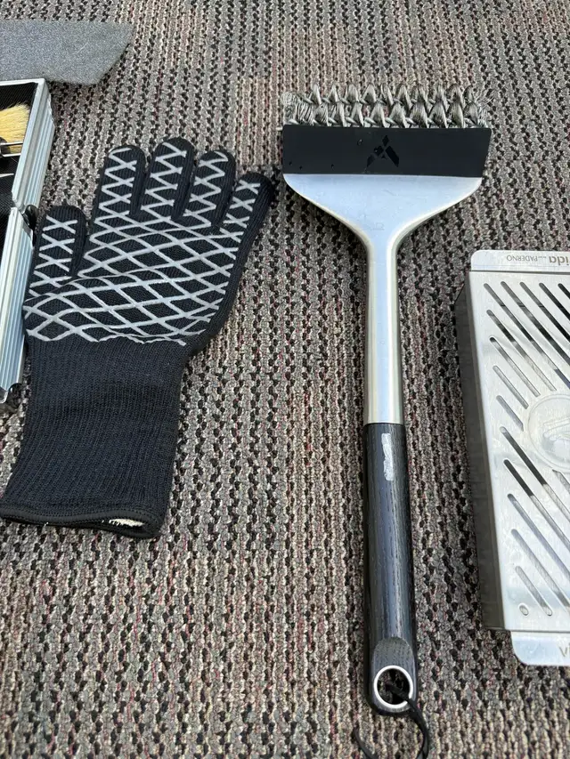 Barbeque with Accessories for sale in BBQs & Outdoor Cooking in Regina - Image 9