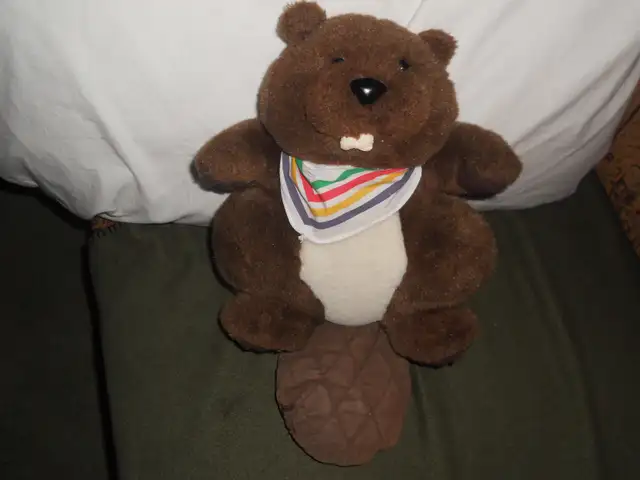 Hudsons Bay plush Beaver in Toys & Games in Kitchener / Waterloo - Image 2