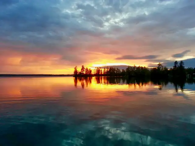 5 Bdrm Waterfront Cottage: Great Fishing and Swimming in Ontario in Canada - Image 11