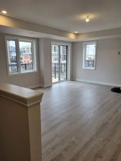 1 MONTH FREE (JULY) - 3 Beds 1.5 Baths Townhouse