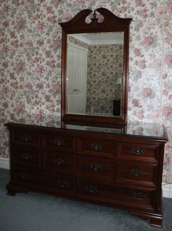 Gibbard Queen Anne Solid Cherry Bedroom Set (The Canadian Legacy