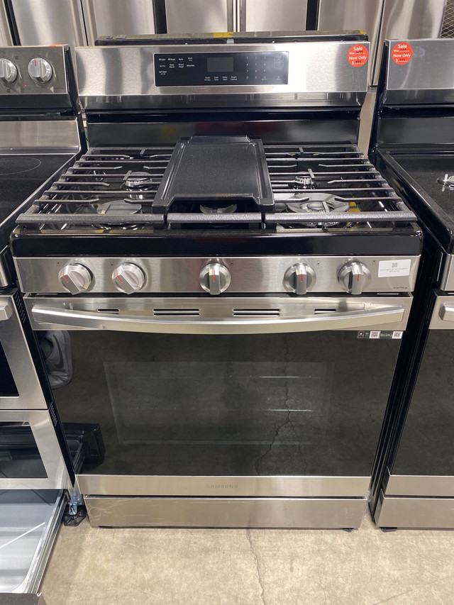 Samsung gas range with air fry in Stoves, Ovens & Ranges in Kitchener / Waterloo