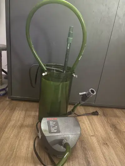 Filtreur peu utilisé, environ 2 ans. Fonctionne très bien mais va possiblement avoir besoin d’une no...