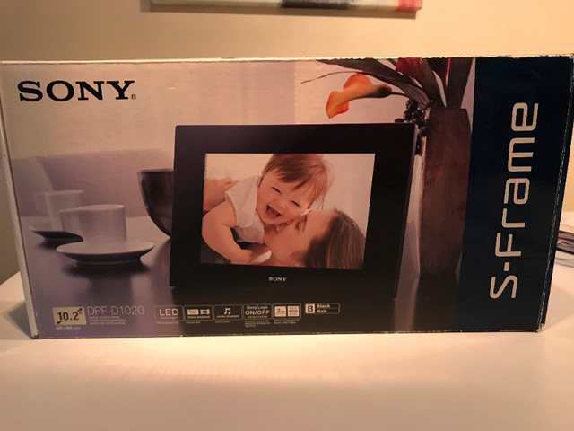 Cadre photo numérique Sony de 10 po. dans Appareils photo et caméras  à Longueuil/Rive Sud