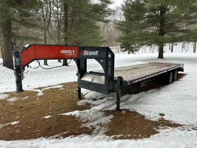 This trailer is in good shape. Gvwr 30000lbs Hydraulic ramps. Call Mark 514-218-7336