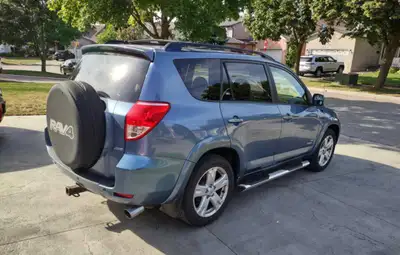 Rav4 2007 4wd v6 2 sets of tires no rust