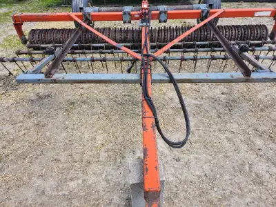13Ft RJ Packer with wheel lift and Harrows. Frame 14ft from outside to outside.