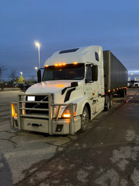 2015 VOLVO VNL  WITH 2013 REITNOUER ROLL TITE FLATBED 48'